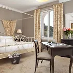 Отель Chateau De Valmer Ла Круа-Вальме
