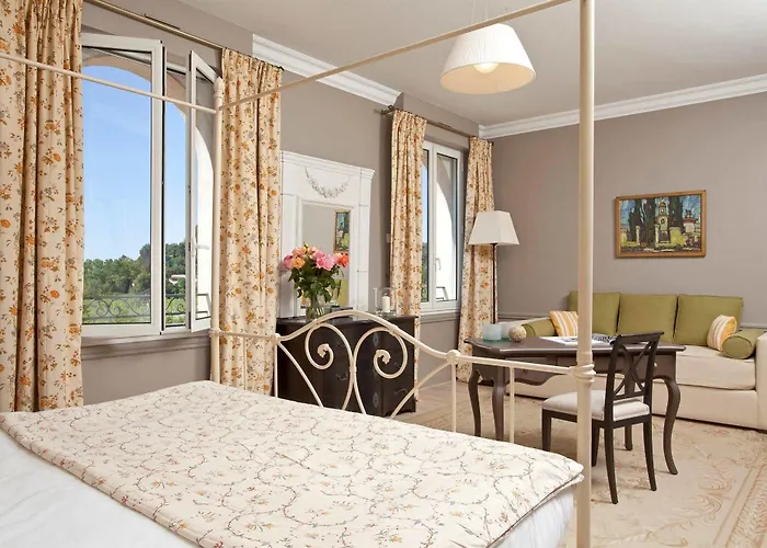 Hotell Chateau De Valmer 5*